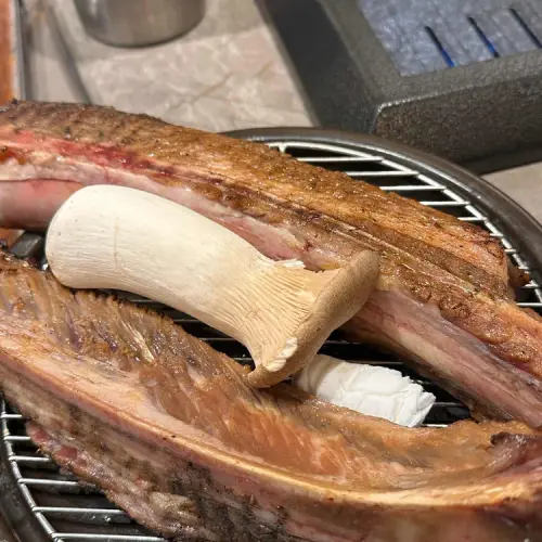 곡반정동 짚불구이 삼겹 실사 사진 1