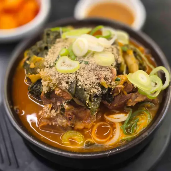 돈뼈락 뼈칼국수&감자탕 영통점 실사 사진 1