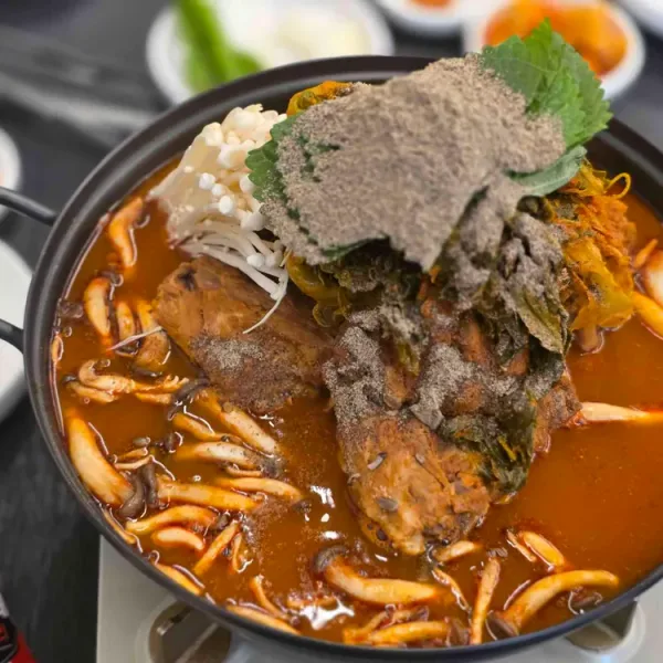 돈뼈락 뼈칼국수&감자탕 영통점 실사 사진 2