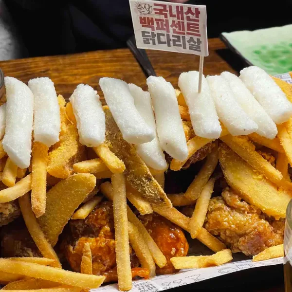 BBQ치킨 수원아주대점 실사 사진 2