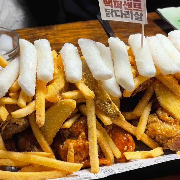 BBQ치킨 수원아주대점 실사 사진 3