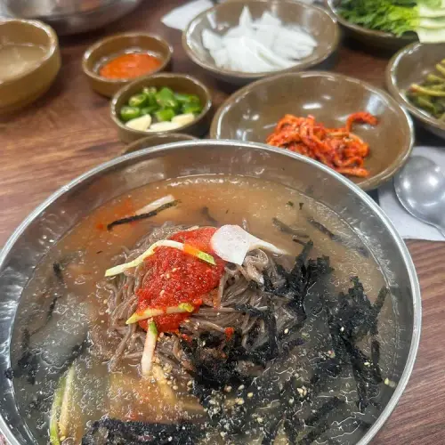 수원 메밀비빔막국수 오목천동본점 실사 사진 1