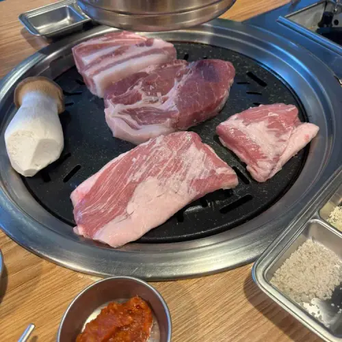 송죽동원조 참숯삼겹살 실사 사진 1