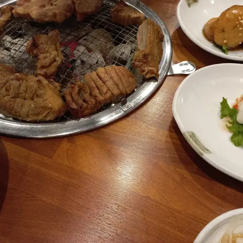 함흥비빔냉면식당 조원동 실사 사진 1