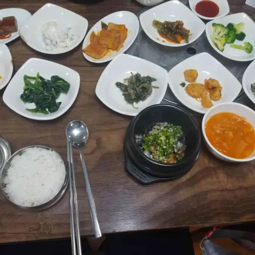 행궁동 우렁쌈밥제육정식 실사 사진 2