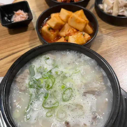 아주대 얼큰소머리국밥 실사 사진 1