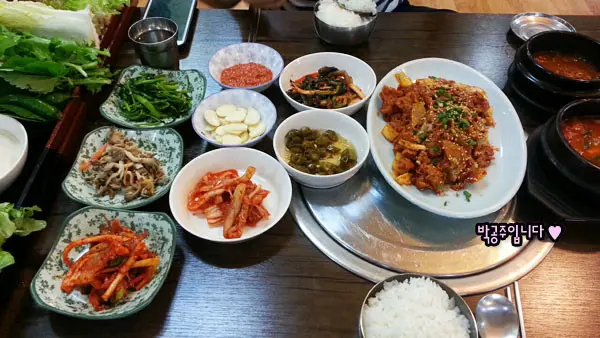 수원 우렁쌈밥제육정식 망포동본점 실사 사진 1